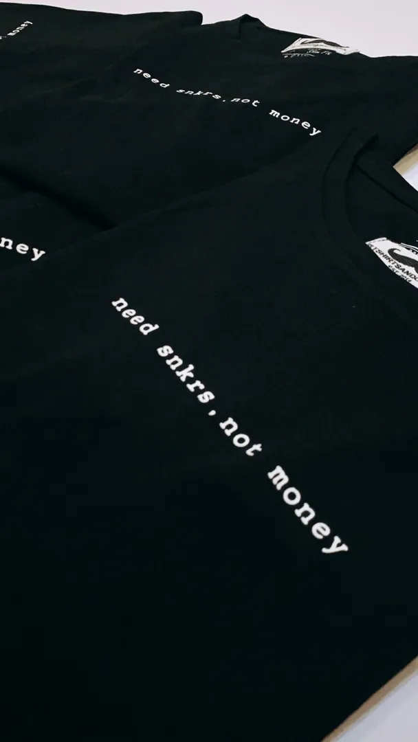 Need snkrs black t-shirt