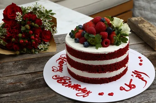 Bundle Red Velvet Cake with Bouquet
