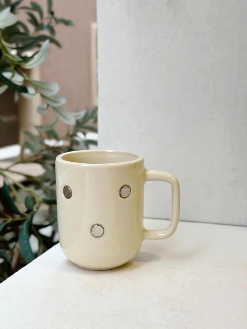Magnetic mug D