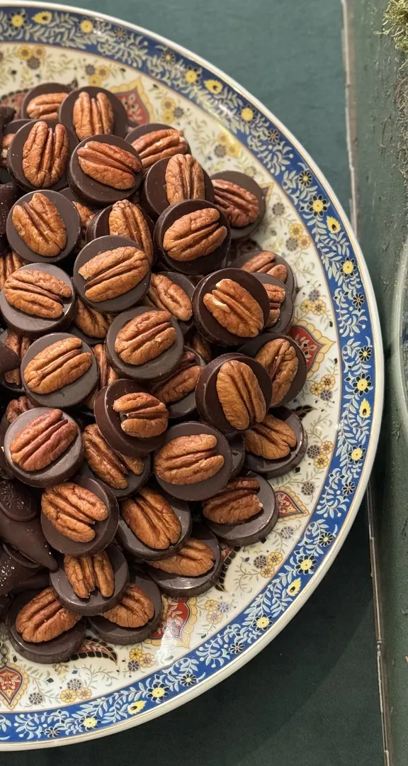 اقرص البيكان تحسب بالكيلو بدون ماعون