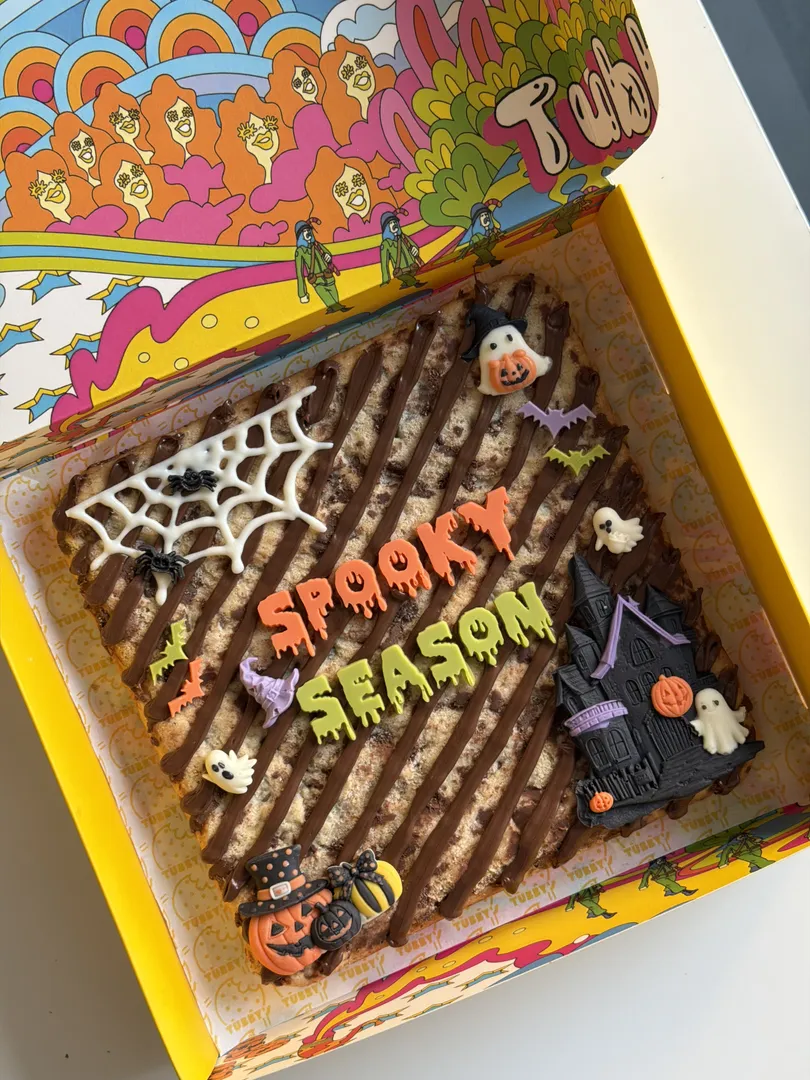 Spooky cookie cake