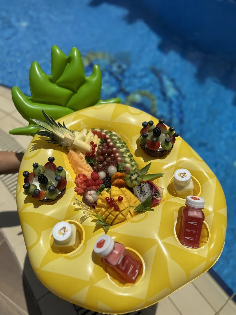 Medium floating tray