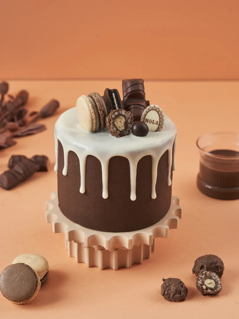 Kinder Bueno Bomb Small Cake