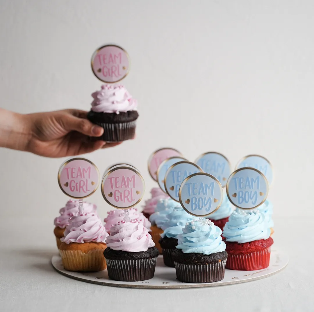 Cup cake she or he 12pic mix chocolate vanilla