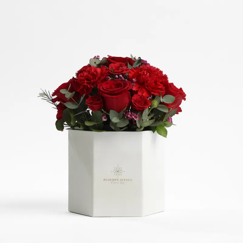 Round White Box with Red roses B5