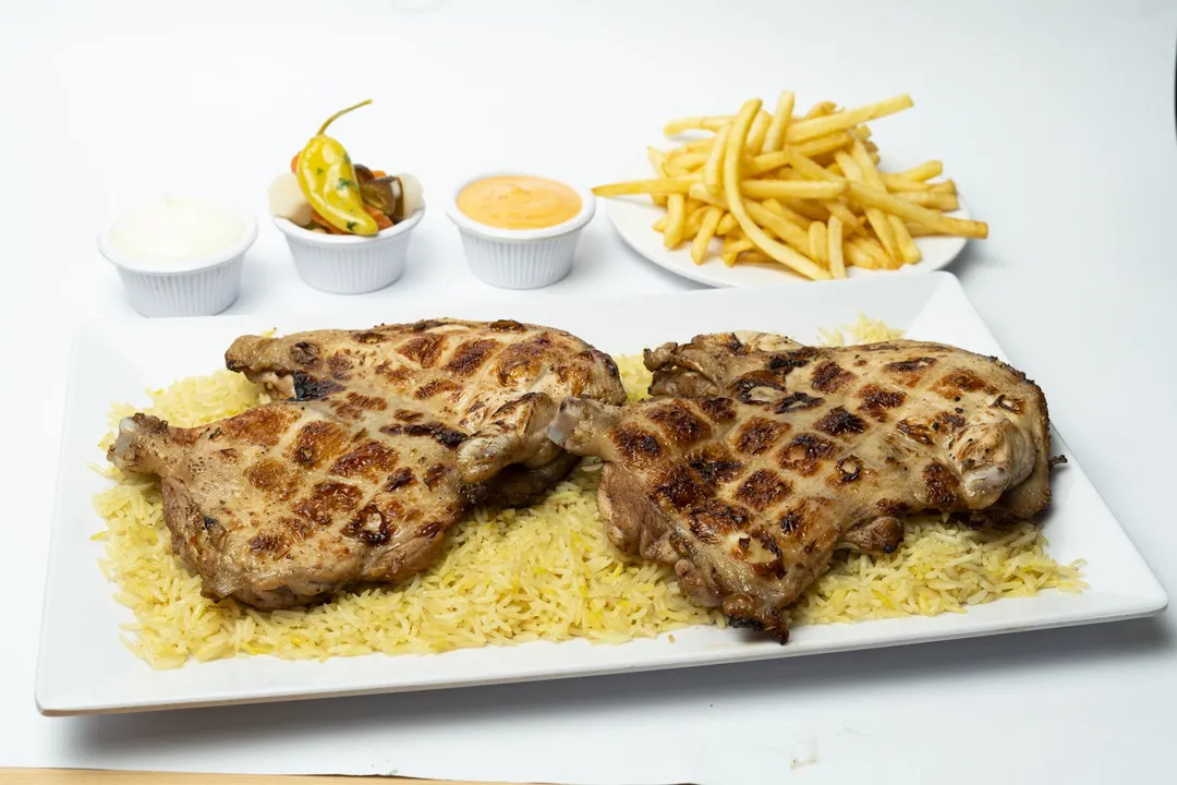 دجاجة مشوية مسحب بالأرز البسمتي