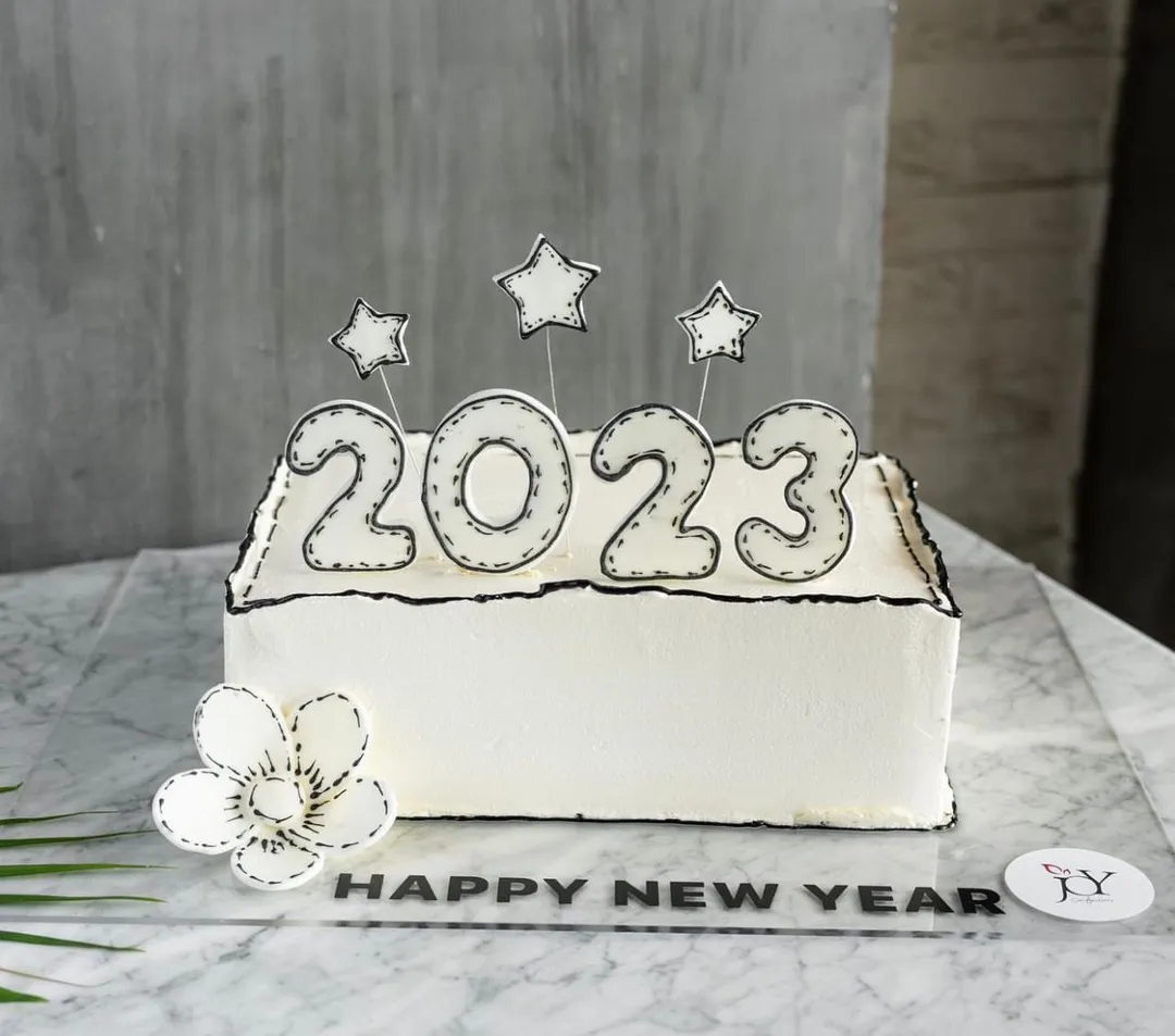 2023 White Stars Comic Cake