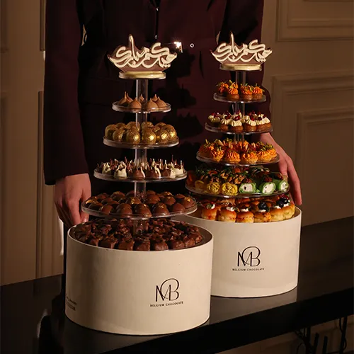 Chocolate tower with mixed nuts WHITE (E)