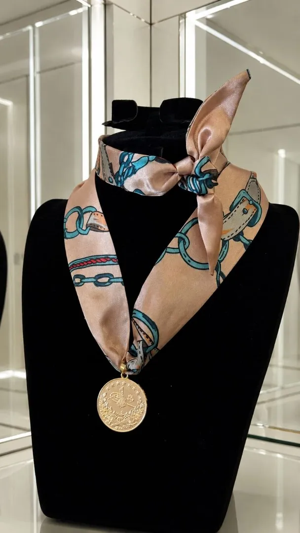 LIRA SCARF 1