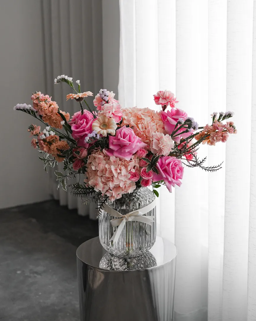 Classic pink rose vase