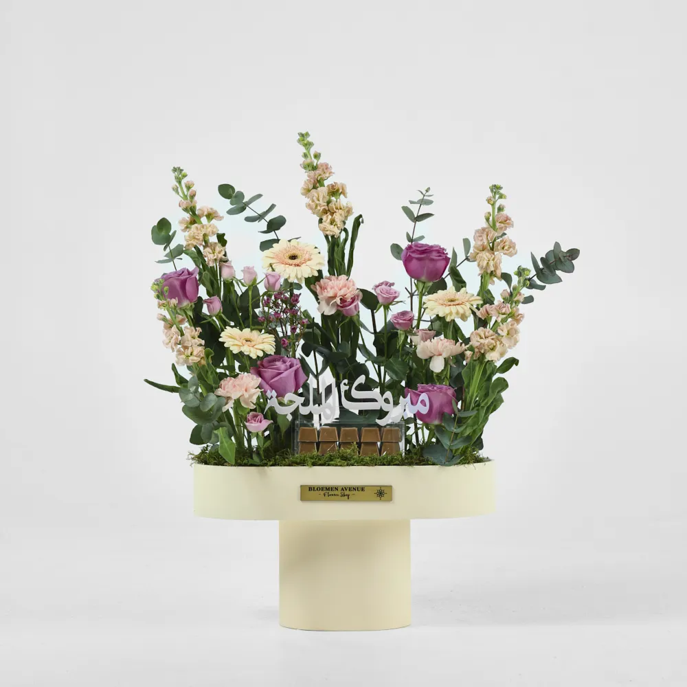 Wooden tray 60 cm high, width 40 with a combination of purple flowers and 40 pieces of joclate N 31