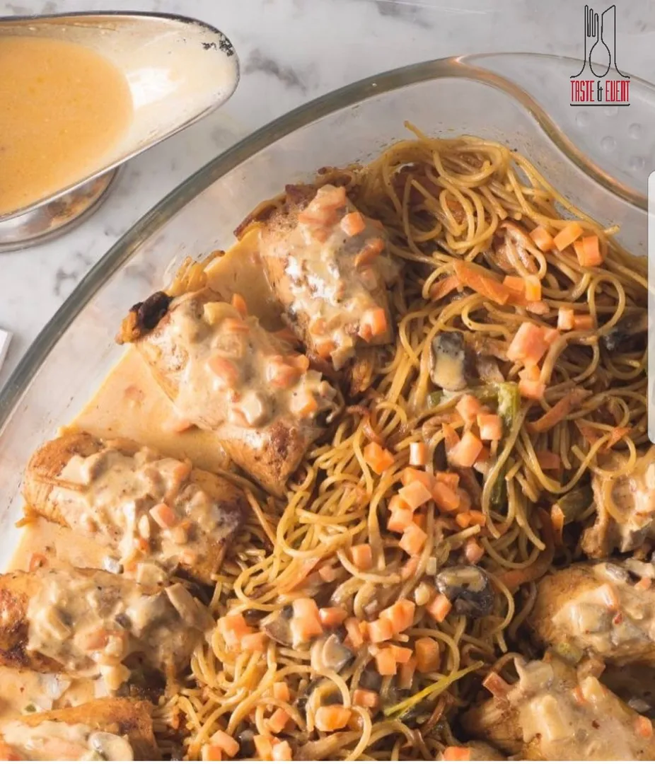 Chicken rolls stuffed with spaghetti and vegetables with cream