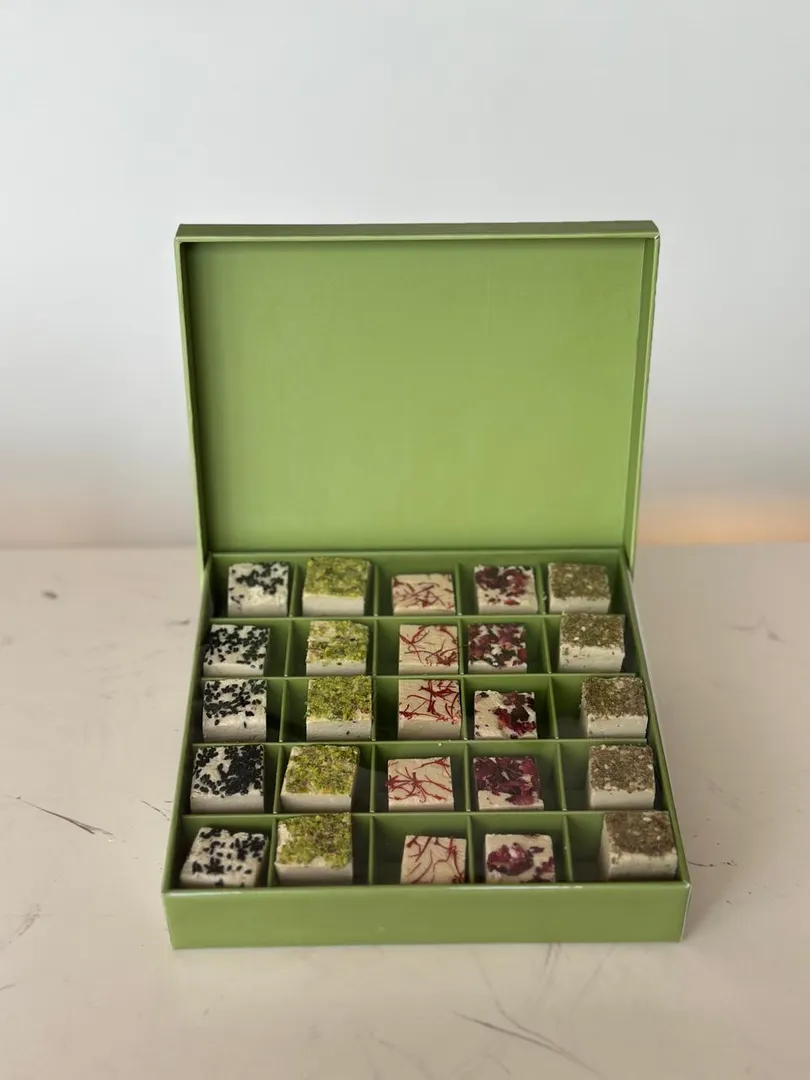 Assorted Rahash in green box