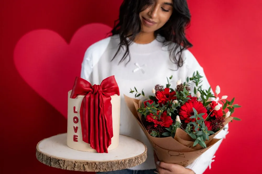 Red Bow Bundle Cake