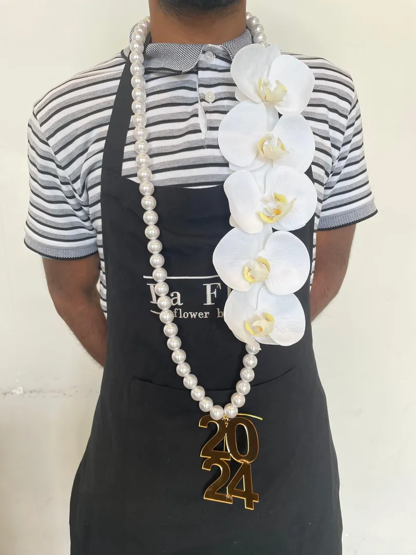 Graduation collar