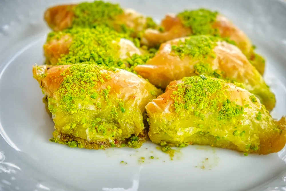 Shobet with Pistachio and Cream