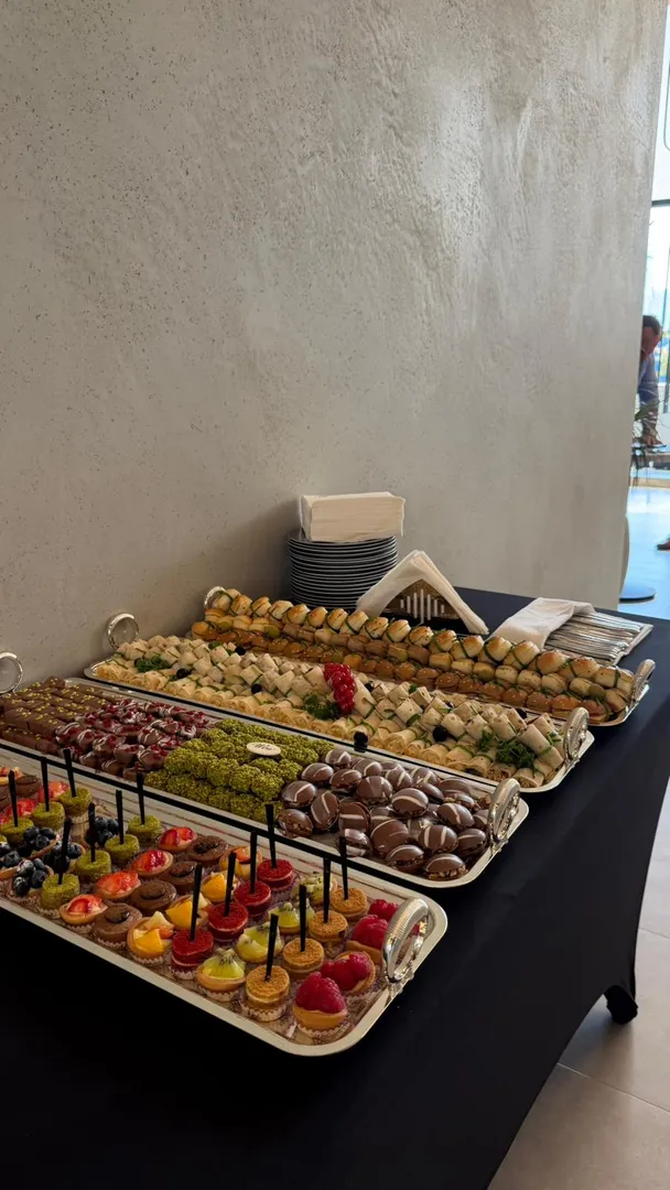 Signature Hospitality Trays