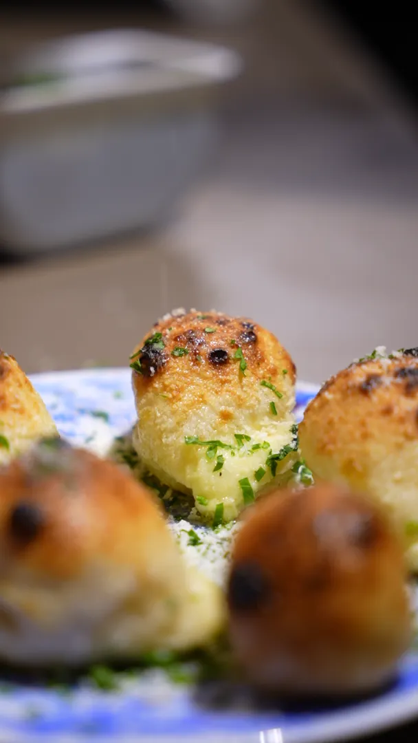 LOLLA'S CHEESE & GARLIC BITES