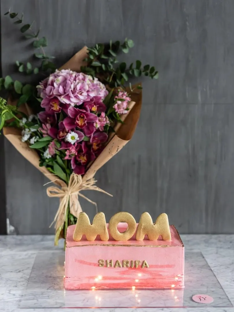 Bundles Pink Shine Cake