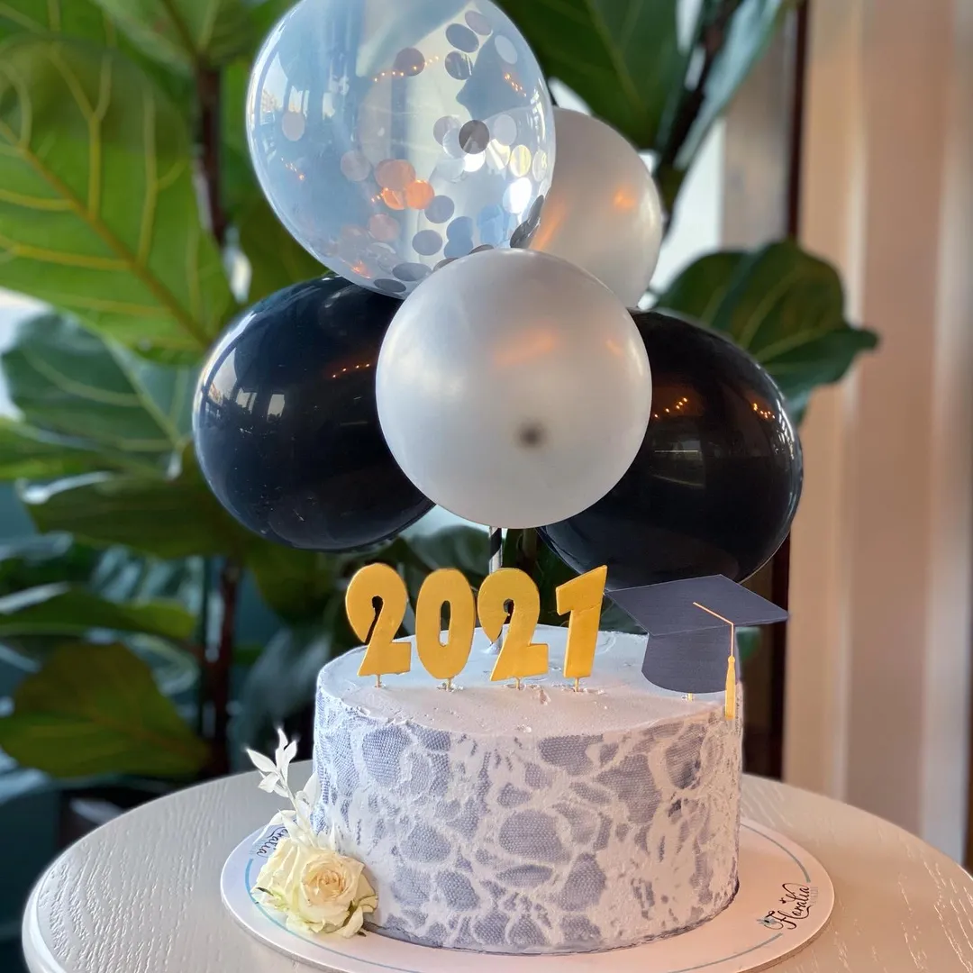 Black Ballon Graduation Cake