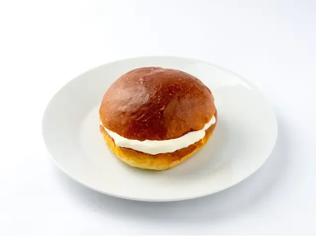 Protein bun with Vitamin D cream cheese