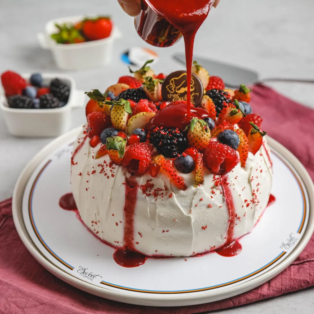 White Berry cake small size