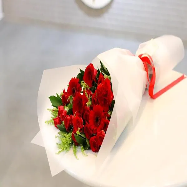 Hand Bouquet of Red Flowers in White packaging. H8