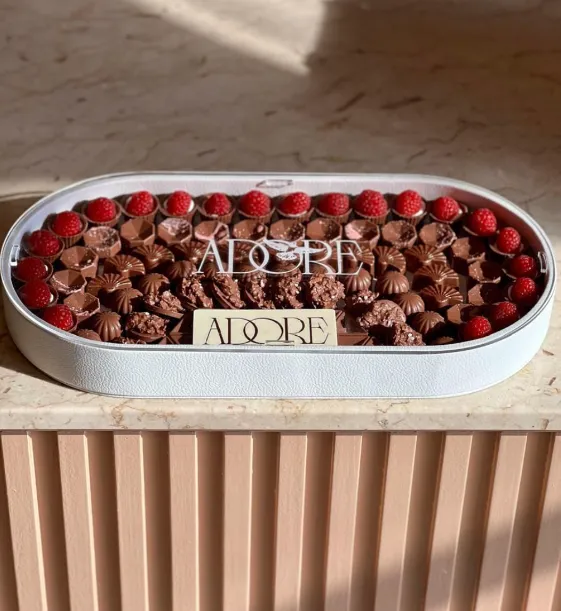 Oval Deluxe Tray (fresh raspberry cheesecake)