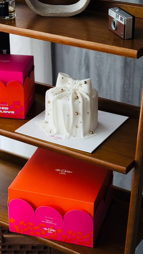 Classic White Ribbon Cake (6 inch)