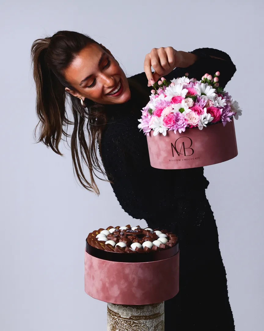 MB054-Chocolate & Mix Flowers Stand Pink