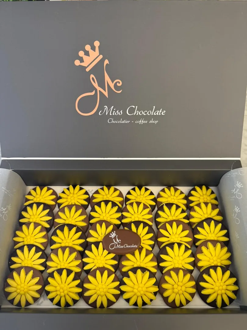 Al Arfaj Flower Chocolate Box