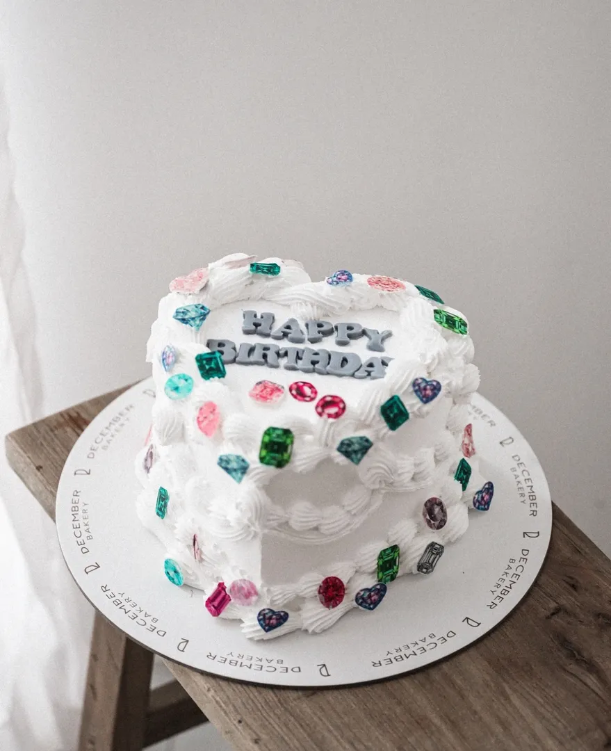 Jewelry white hearts cake 6inch mix chocolate vanilla