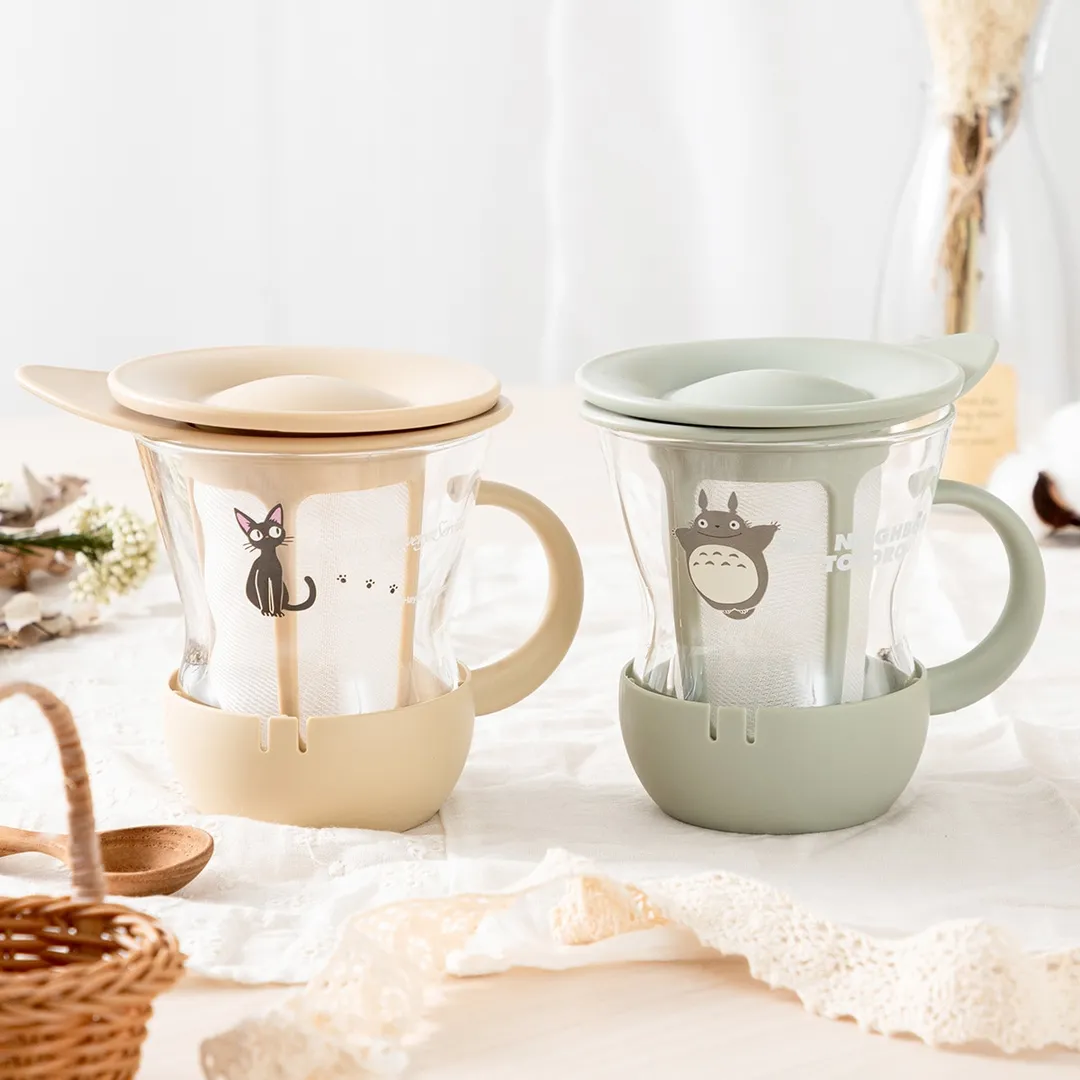 Glass cup with strainer