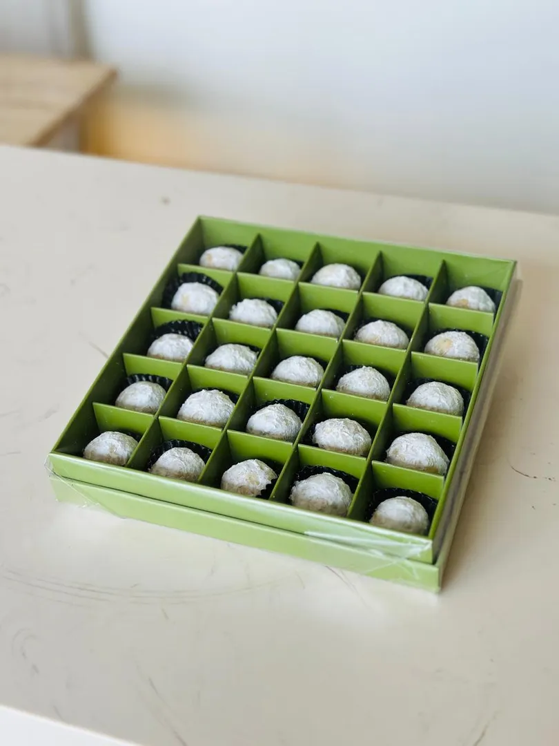 Almonds biscuits in green box