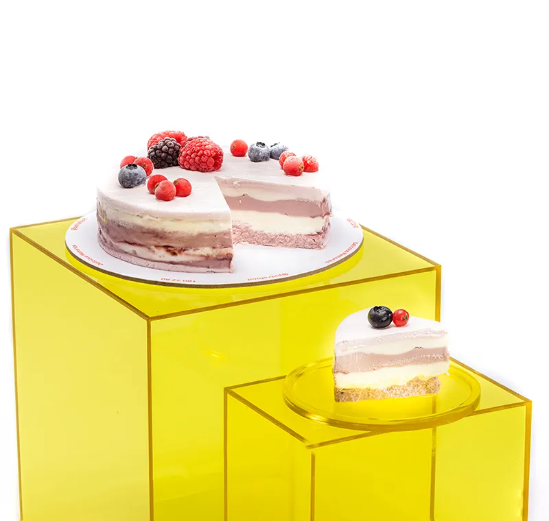 Frozen Yogurt Mixed Berries Mini Cake