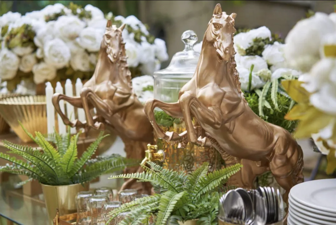 Buffet with Flowers for 25 Persons