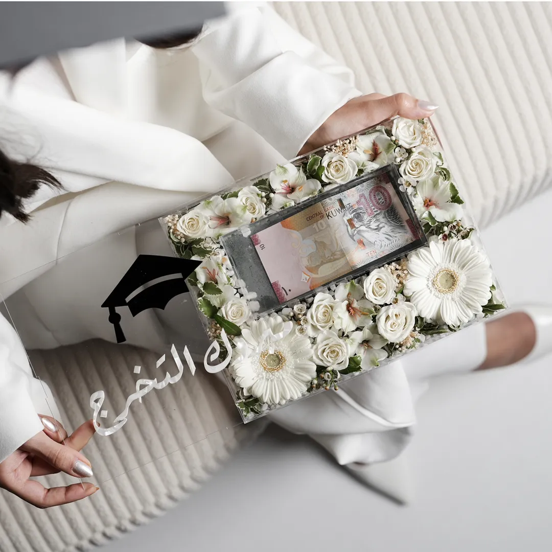 بوكس الهديه الماليه التخرج الـورد الابيض
