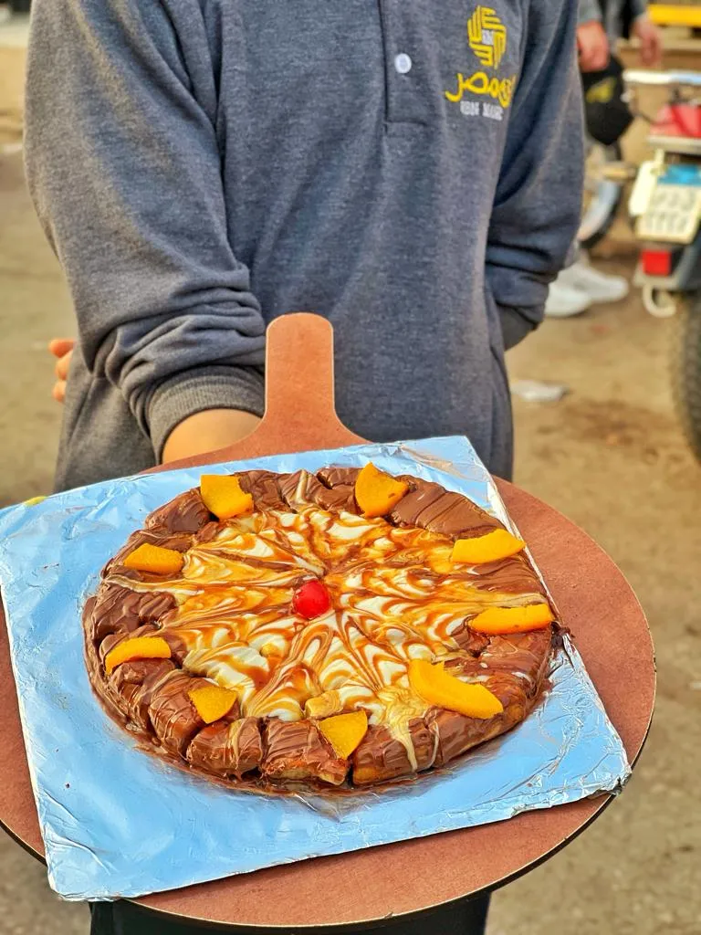 بيتزا سينابرتس شكولاته فواكه