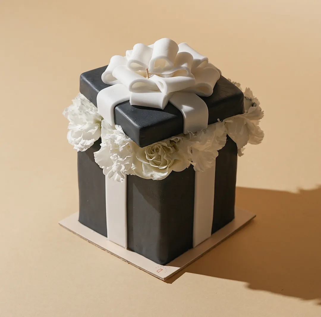 Black box gift cake 4inch