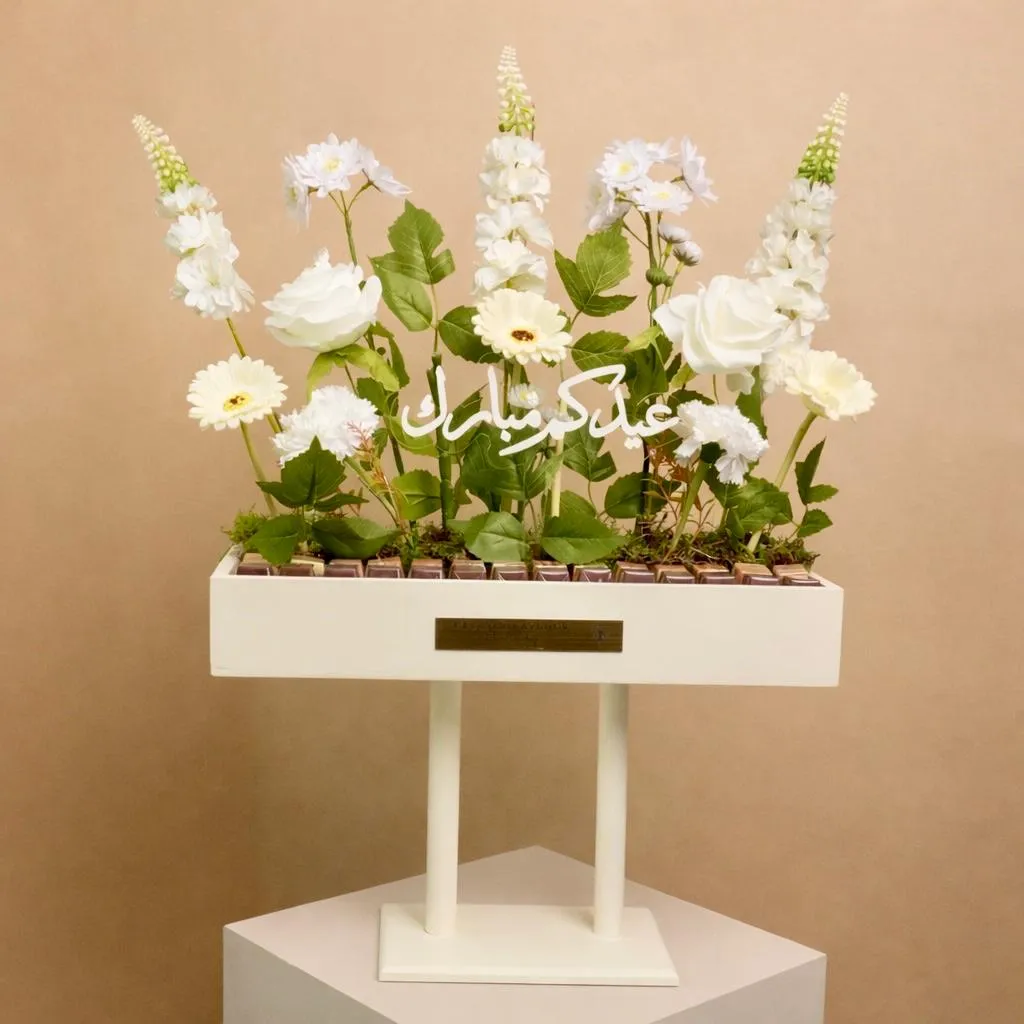 Wooden stand with an assortment of flowers and chocolate 28 pieces X9