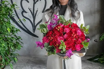 April Bouquet Red