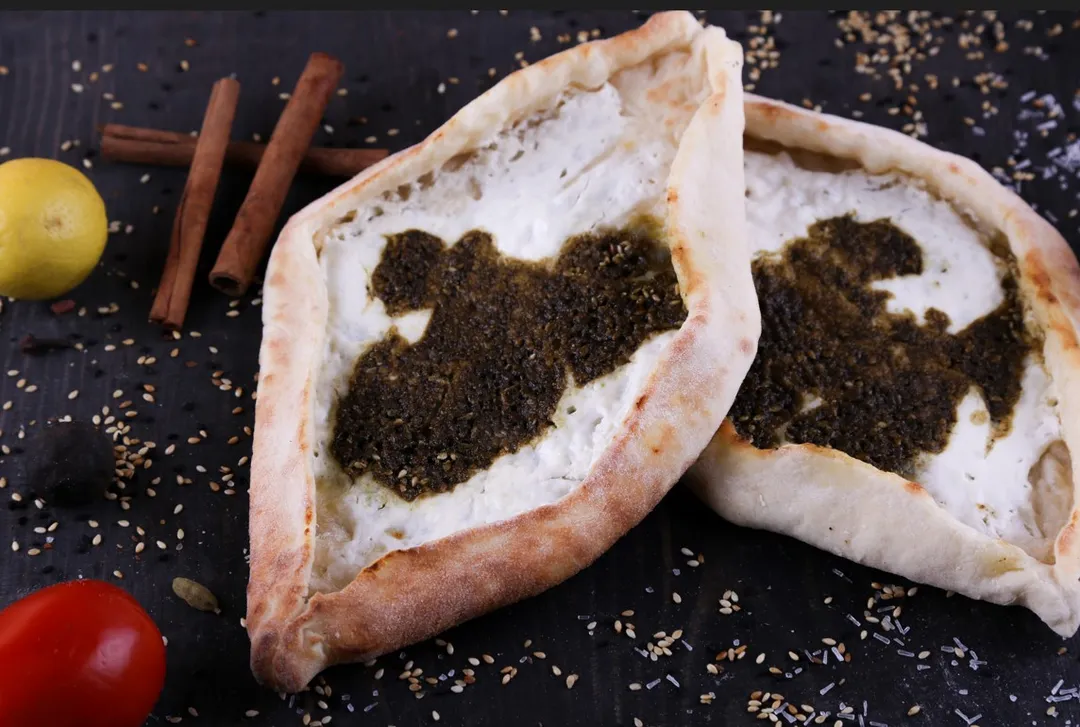 مناقيش لبنه بالزعتر