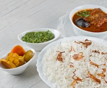 WHITE RICE WITH HAMOUR CURRY