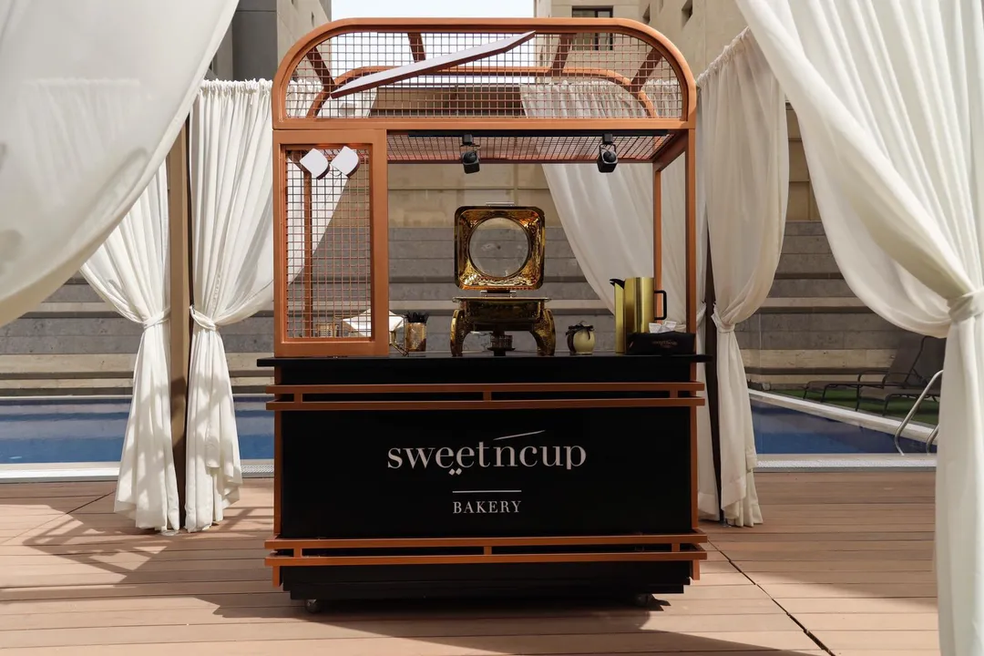 Mix-Molten Cake & Cupcake Station