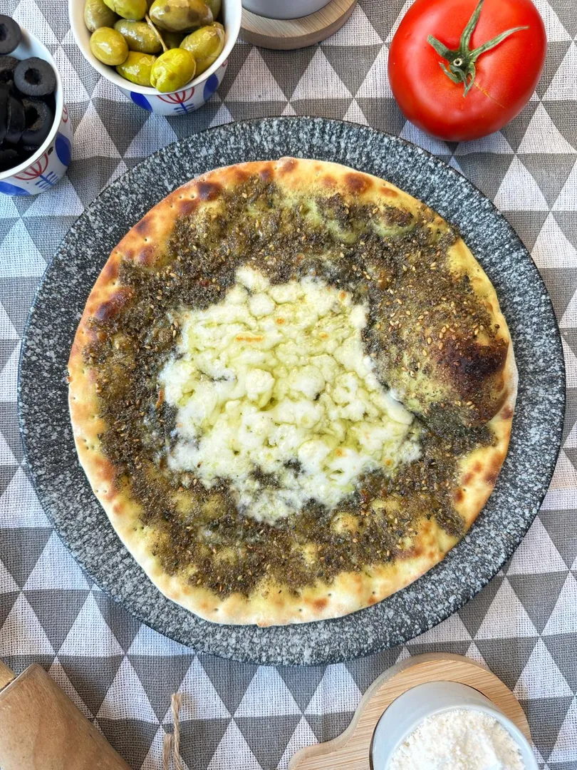 زعتر بالجبن