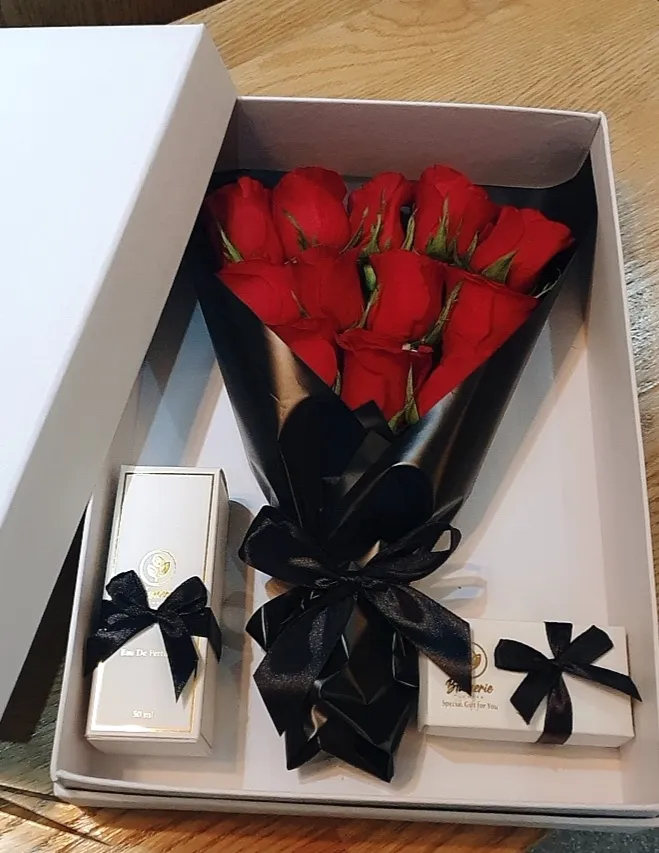 Love Box Red Roses