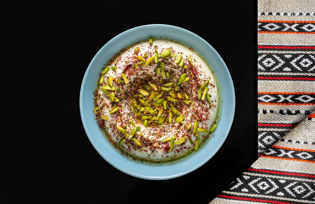 لبنة مع الزعتر والعسل