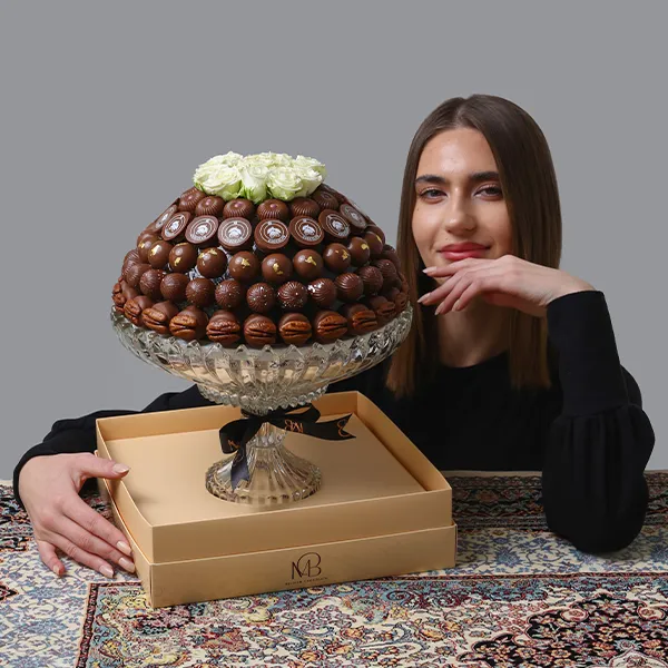 Cocoa crystal stand with natural roses (1)