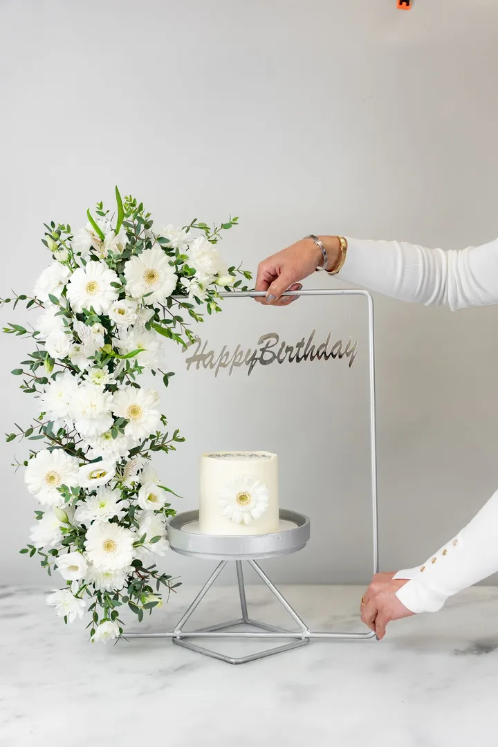 Gerbera White Cake Stand