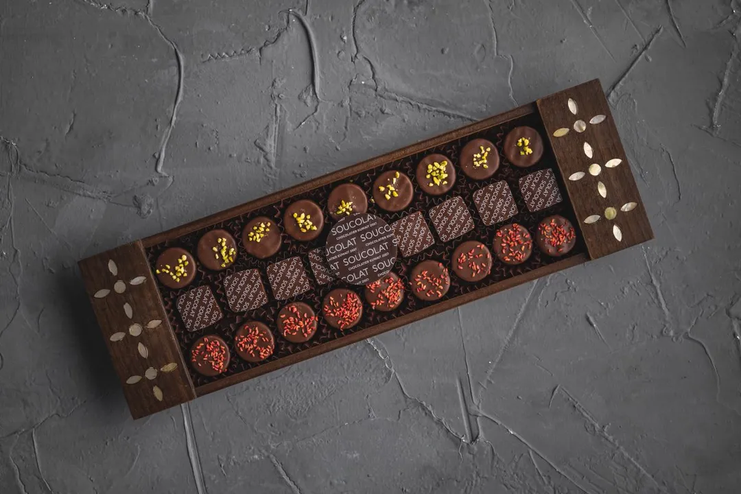 Granada Tray With Loose Chocolate